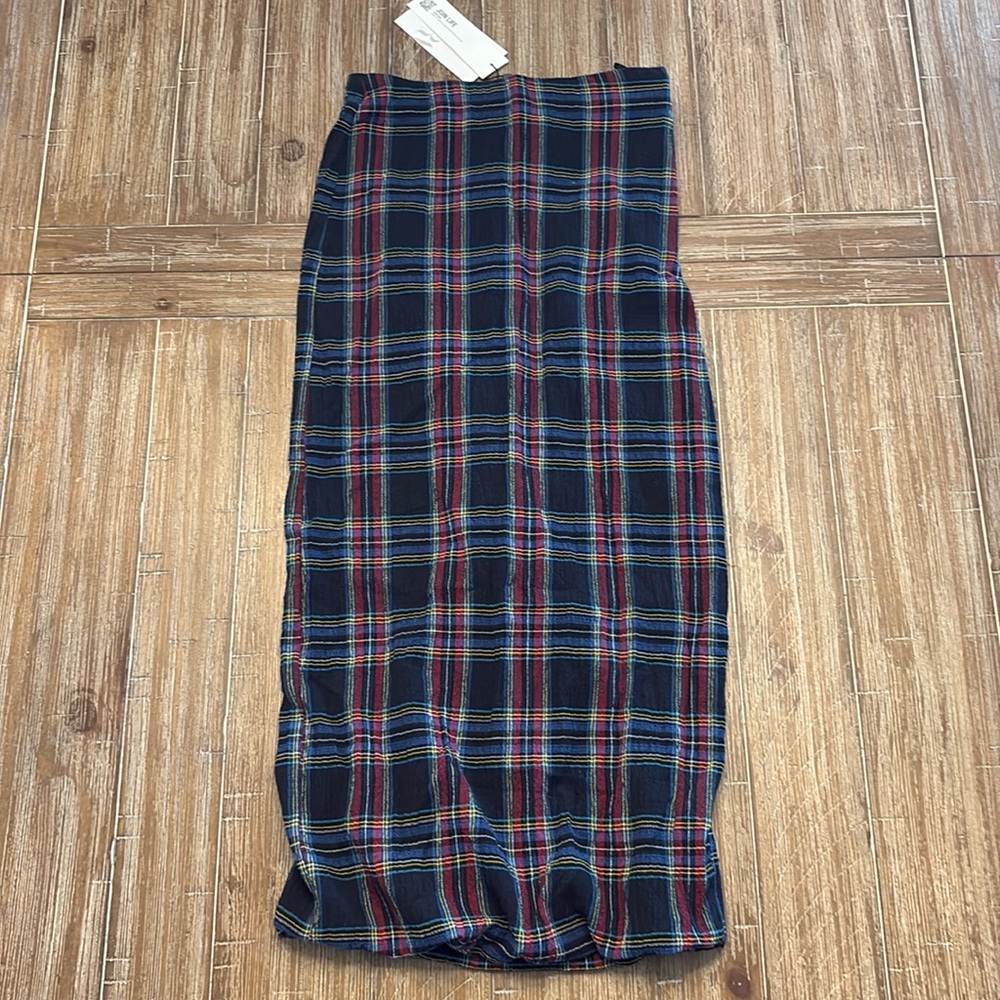 Zara plaid midi pencil skirt in navy blue with a gathered hem.